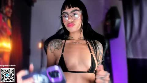 Snapshot of ghostlydolll chatting on 12.17.25 Sara online show from 12.17.25