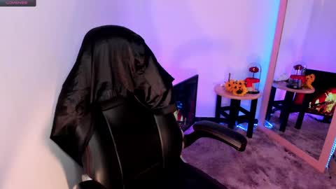 Snapshot of giabrook chatting on 12.11.24 Gia online show from 12.11.24