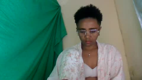 Snapshot of gialbloody chatting on 07.25.26 gialbloody online show from 07.25.26