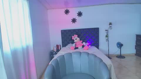 Snapshot of giannaroberts chatting on 11.12.25 Giana Roberts online show from 11.12.25