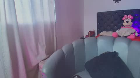 Snapshot of giannaroberts chatting on 11.25.25 Giana Roberts online show from 11.25.25