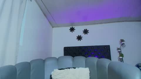 Snapshot of giannaroberts chatting on 11.28.25 Giana Roberts online show from 11.28.25