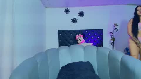 Snapshot of giannaroberts chatting on 11.29.25 Giana Roberts online show from 11.29.25