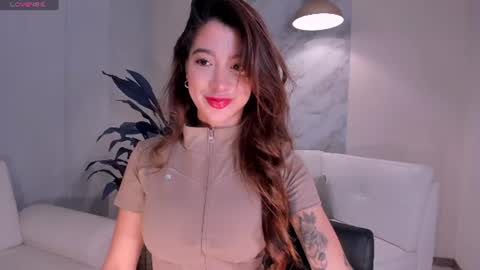 Snapshot of giannawatson chatting on 07.18.26 online show from 07.18.26