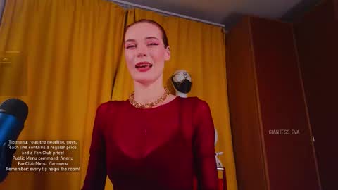 Snapshot of giantess_eva chatting on 10.24.25 Eva online show from 10.24.25