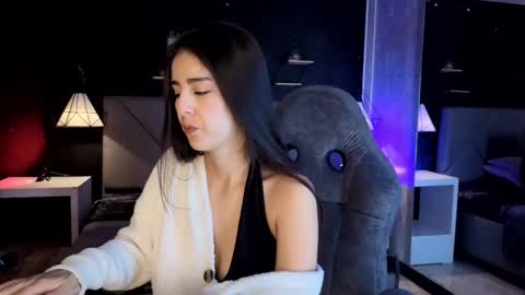 Gia online show from 10.31.25