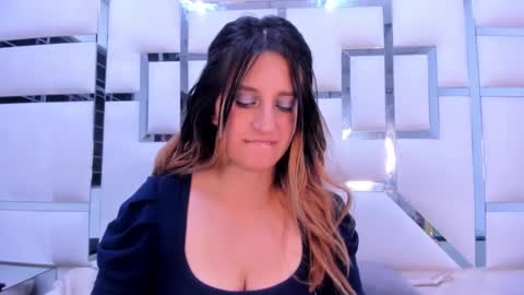 GiaRoussel online show from 01.28.25