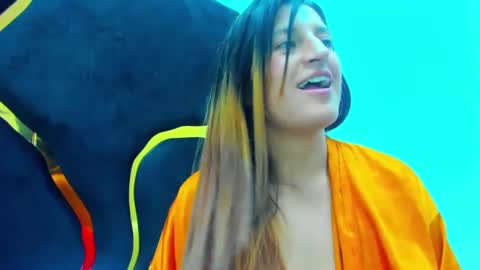 GiaRoussel online show from 02.26.25