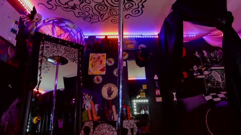 Giggles online show from 12.02.24