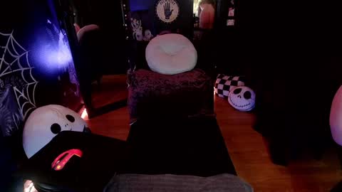 Giggles online show from 12.27.24