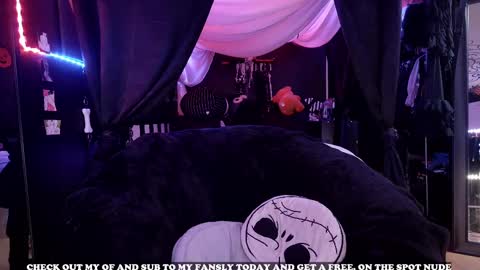 Giggles online show from 09.21.25