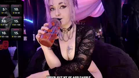 Giggles online show from 09.25.25