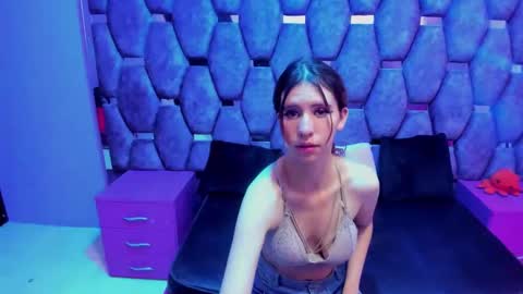 Snapshot of gigi_glase chatting on 09.30.25 gigi glase online show from 09.30.25