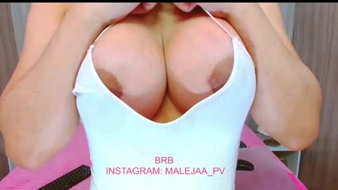 Snapshot of gigidoll_ chatting on 03.01.25 Maleja online show from 03.01.25