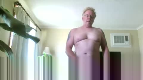 Snapshot of gimmmieoooo chatting on 01.05.25 gimmmieoooo online show from 01.05.25