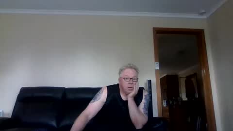 Snapshot of gimmmieoooo chatting on 09.14.25 gimmmieoooo online show from 09.14.25