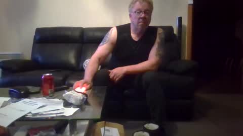 Snapshot of gimmmieoooo chatting on 10.10.25 gimmmieoooo online show from 10.10.25