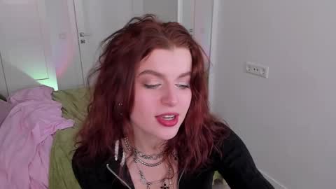 Snapshot of gin_yoon chatting on 01.23.25 Gin online show from 01.23.25