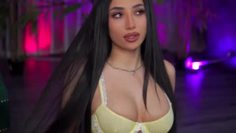 Snapshot of ginavalentinna chatting on 10.25.25 Gina online show from 10.25.25