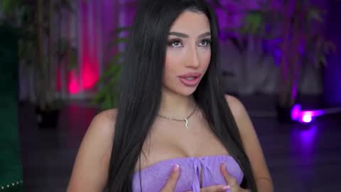 Snapshot of ginavalentinna chatting on 10.28.25 Gina online show from 10.28.25