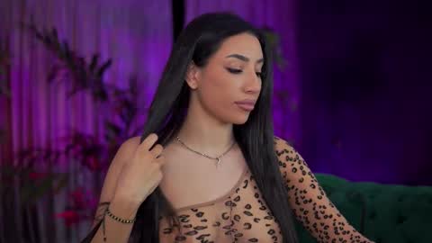 Snapshot of ginavalentinna chatting on 11.14.25 Gina online show from 11.14.25