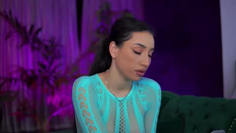 Snapshot of ginavalentinna chatting on 11.15.25 Gina online show from 11.15.25