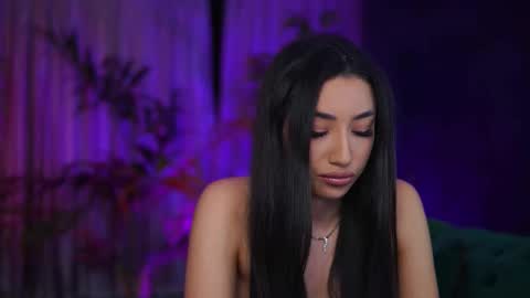 Snapshot of ginavalentinna chatting on 11.19.25 Gina online show from 11.19.25