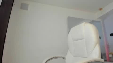 Ginebra Ness online show from 10.27.25