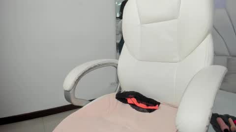 Ginebra Ness online show from 11.19.25