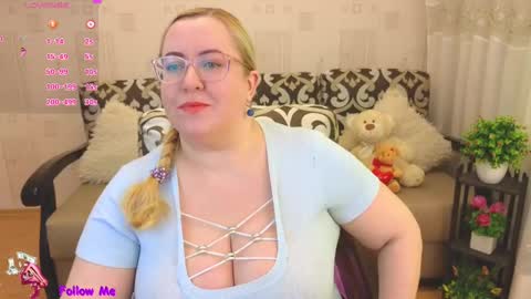 Snapshot of ginesia chatting on 02.13.25 ginesia online show from 02.13.25