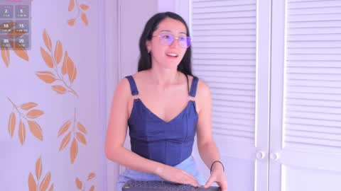 Snapshot of ginevra_esposito chatting on 10.04.25 Ginn online show from 10.04.25