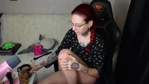 Snapshot of ginger_stay chatting on 11.10.25 Ginger online show from 11.10.25