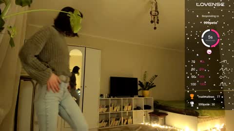 Snapshot of gingerbread__house chatting on 12.12.24 Vasilisa online show from 12.12.24