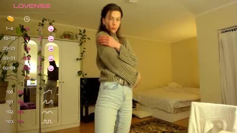 Snapshot of gingerbread__house chatting on 04.10.26 Vasilisa online show from 04.10.26