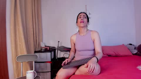 Girasol Walton online show from 02.08.25