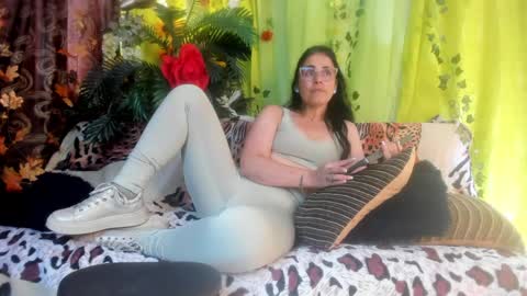 Snapshot of girasol_walton chatting on 05.31.26 Girasol Walton online show from 05.31.26