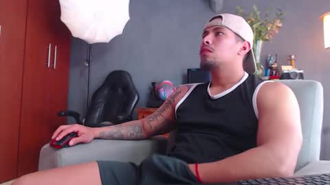 Snapshot of girge23 chatting on 10.23.25 piggy boy online show from 10.23.25