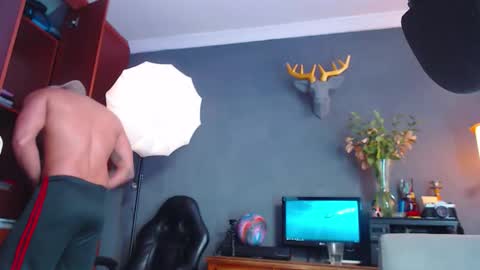 Snapshot of girge23 chatting on 10.24.25 piggy boy online show from 10.24.25