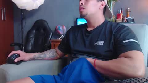 Snapshot of girge23 chatting on 11.24.25 piggy boy online show from 11.24.25