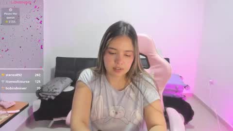 Snapshot of girl_alana chatting on 11.26.25 Alana online show from 11.26.25