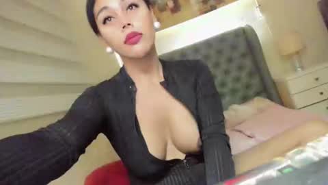 urGIRL online show from 12.29.24