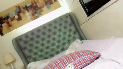 urGIRL online show from 01.07.26