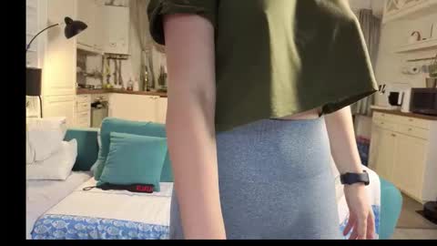 Snapshot of girlfrend10 chatting on 12.15.25 Girlfriend online show from 12.15.25