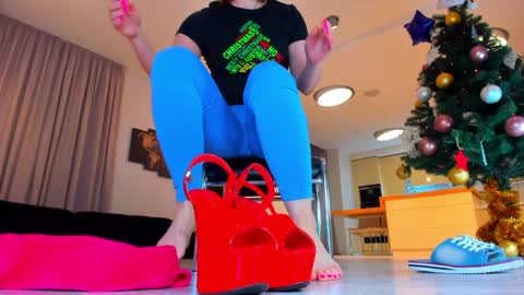 Snapshot of girlsquirts_ chatting on 12.23.24 GIRLSQUIRTS  FOLLOW ME online show from 12.23.24