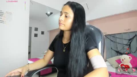 GISELLE ROLDAN online show from 10.23.25