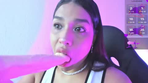 Snapshot of giselle_upp chatting on 09.11.25 Giselle online show from 09.11.25