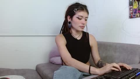 Snapshot of giulietta_mon chatting on 05.28.26 Giulietta online show from 05.28.26