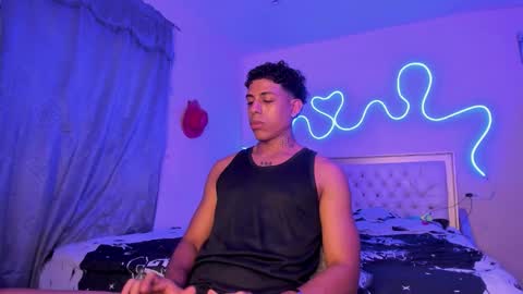 Snapshot of glader_guy chatting on 10.08.25 only for you bby online show from 10.08.25