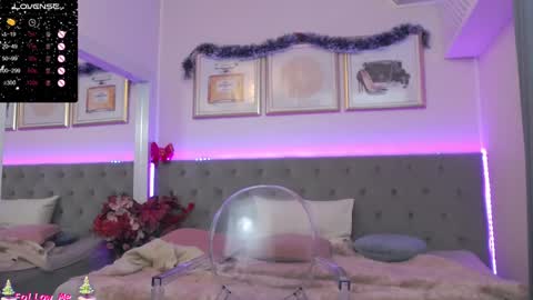 Snapshot of glamkate chatting on 12.27.24 online show from 12.27.24