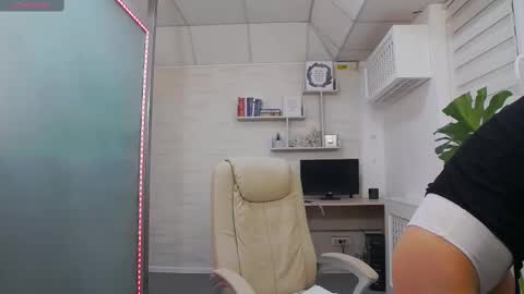 Snapshot of glamkate chatting on 03.02.25 online show from 03.02.25